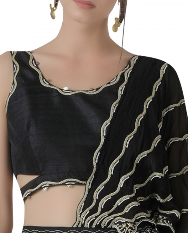 embroidered-pre-stitched-saree